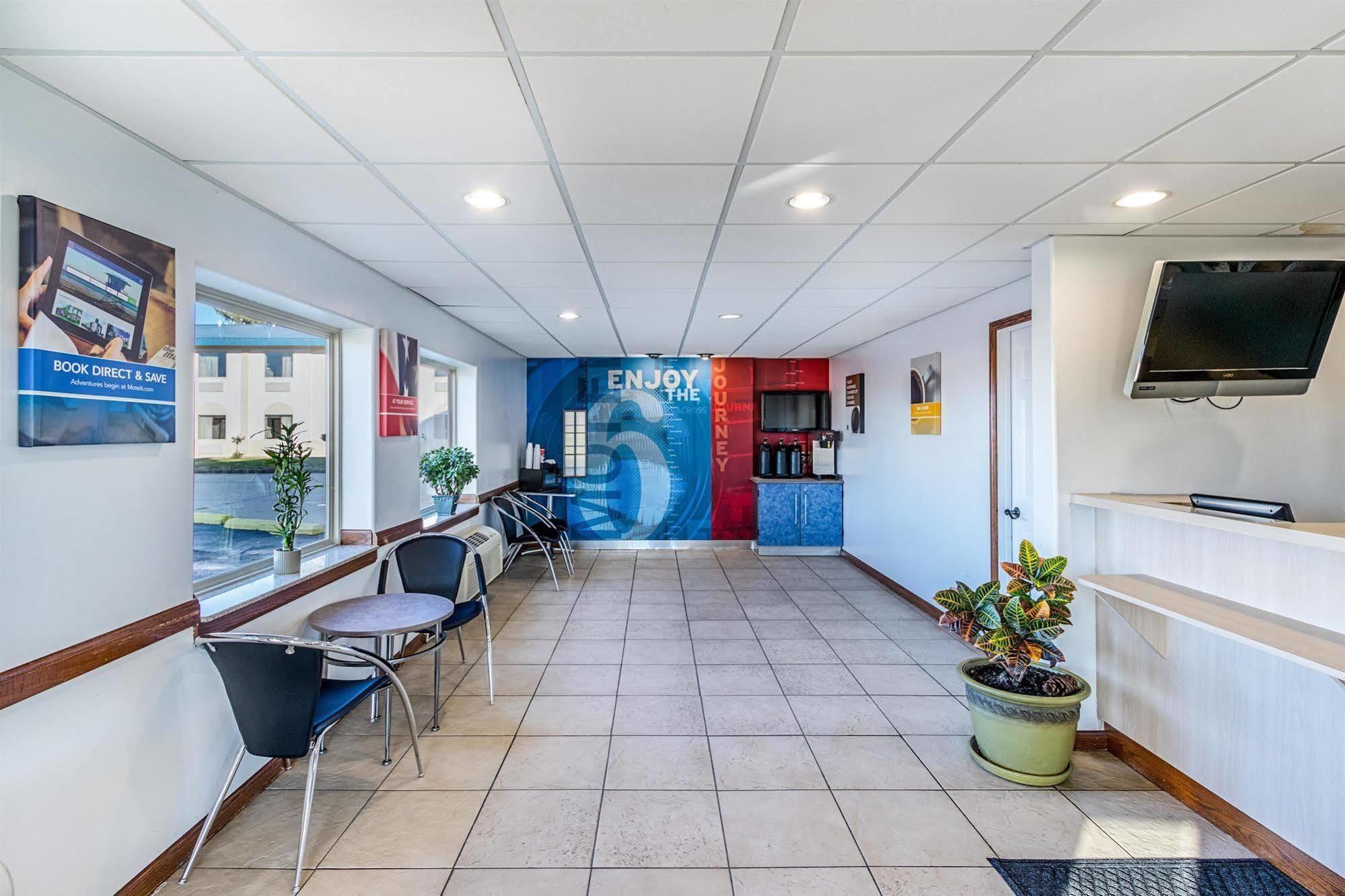 Motel 6-Urbana, Il Σαμπέιν Εξωτερικό φωτογραφία